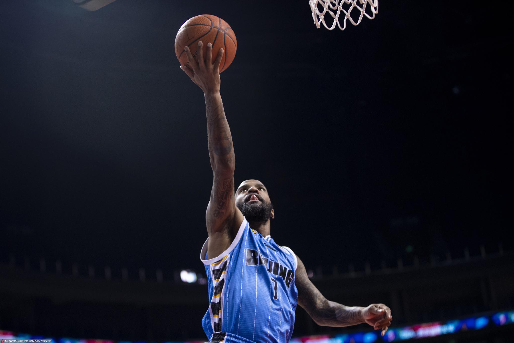 关于阿贾克斯训练开放日；窗口期刷新队史纪录引欢呼；CBA常规赛在即；年轻球员得到机会的信息